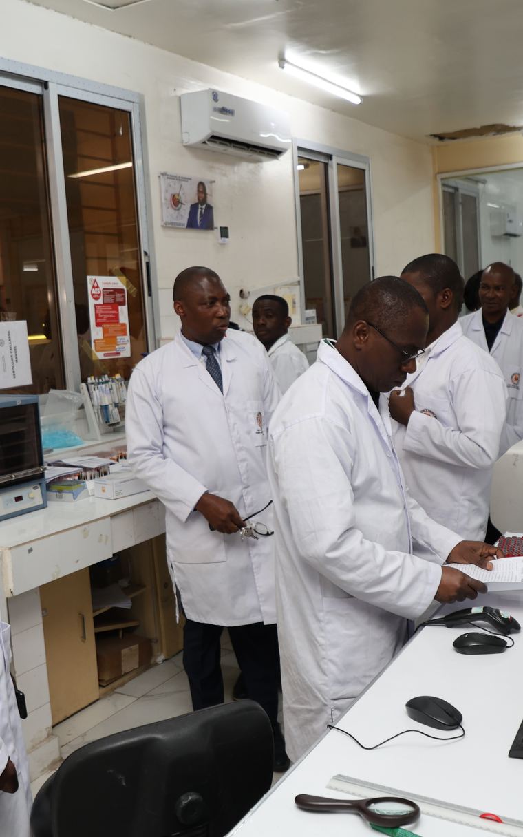 Analyses au laboratoire du CNTSCI
